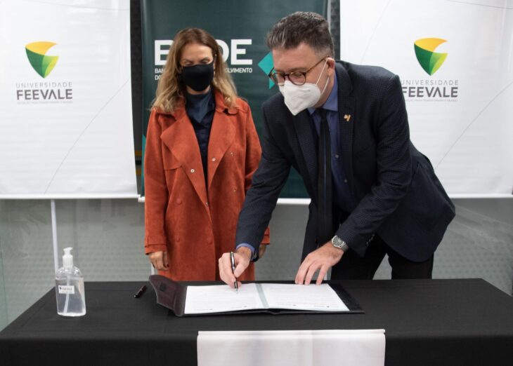 BRDE e Universidade Feevale firmam contrato para acelerar startups no Rio Grande do Sul BRDE e Universidade Feevale firmam contrato para acelerar startups no Rio Grande do Sul
