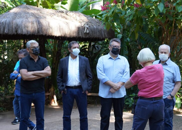 Diretores do BRDE, prefeito de Foz e parceiros visitam Parque das Aves e discutem fomento ao turismo