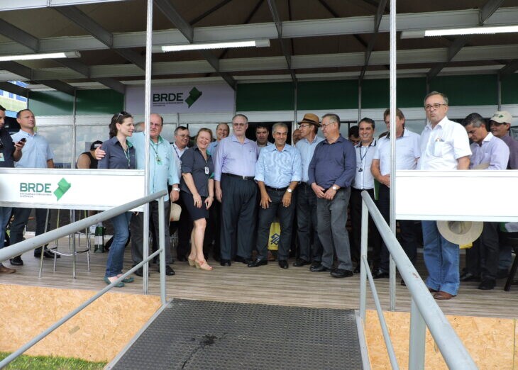 Movimentação do BRDE no Show Rural gera perspectiva de bons negócios em 2017 Movimentação do BRDE no Show Rural gera perspectiva de bons negócios em 2017