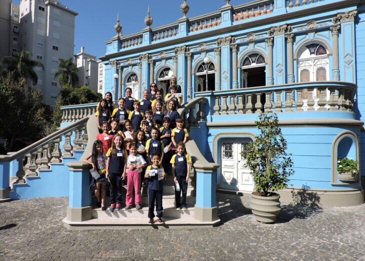 Alunos de escola municipal se encantam com o Palacete dos Leões Alunos de escola municipal se encantam com o Palacete dos Leões