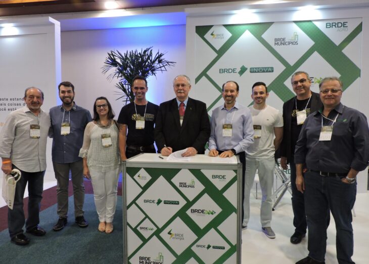 BRDE assina contrato com Hotel Tarobá e acordo de cooperação com Associação Comercial de Palotina BRDE assina contrato com Hotel Tarobá e acordo de cooperação com Associação Comercial de Palotina