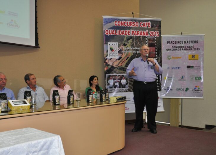 BRDE recebe pacotes da edição especial dos melhores cafés do Paraná BRDE recebe pacotes da edição especial dos melhores cafés do Paraná