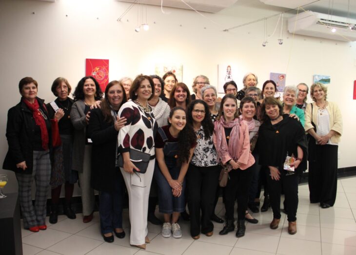 Mostra coletiva de bordados atrai grande público ao Espaço Cultural BRDE