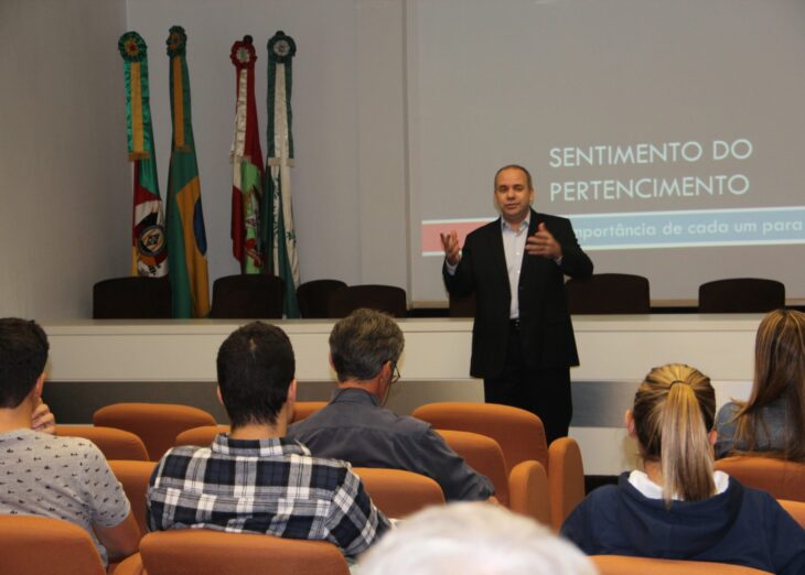 Colaboradores da AGFLO participam de palestra sobre “Senso do Pertencimento”