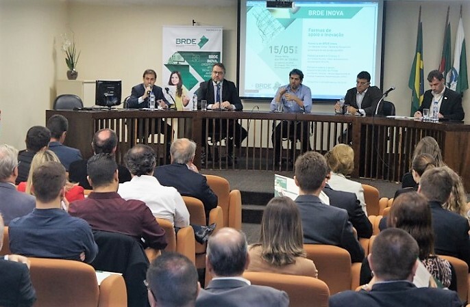 BRDE reúne clientes, consultores e parceiros para discutir inovação e formas de apoio BRDE reúne clientes, consultores e parceiros para discutir inovação e formas de apoio