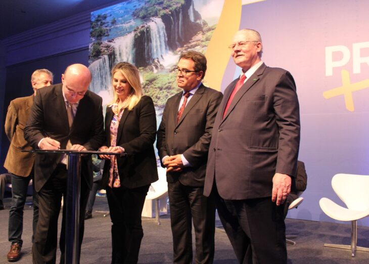 BRDE e Ministério do Turismo assinam protocolos para viabilizar projetos no Paraná BRDE e Ministério do Turismo assinam protocolos para viabilizar projetos no Paraná