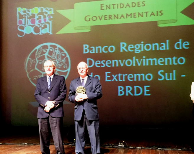 BRDE recebe Prêmio de Responsabilidade Social 2016