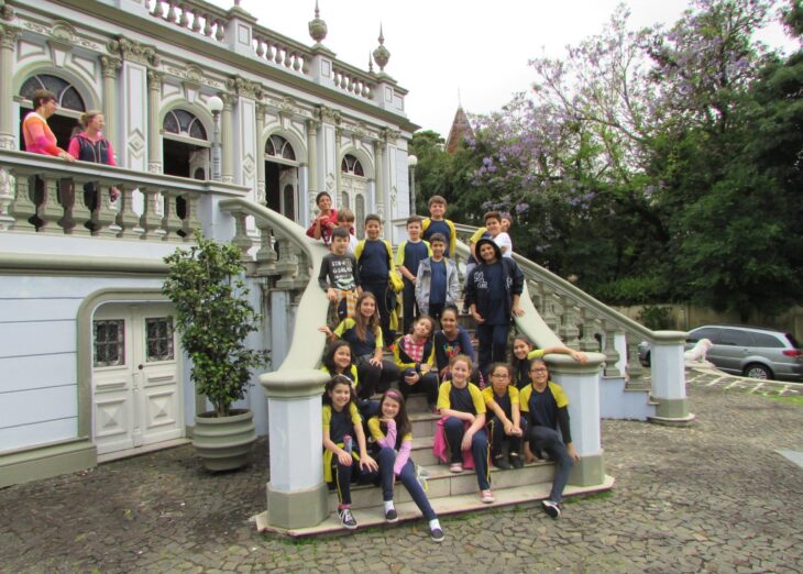 Estudantes conhecem o Palacete dos Leões