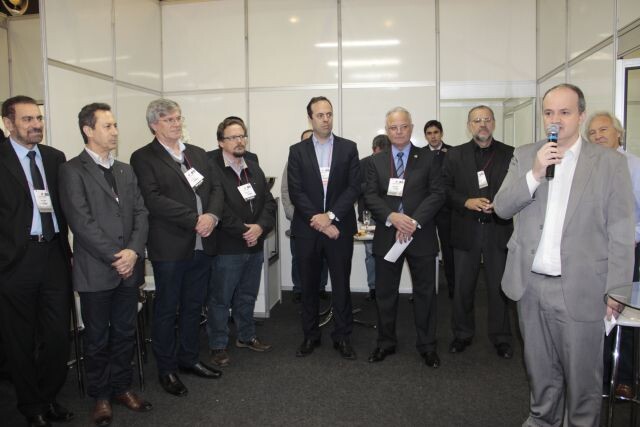 BRDE assina contratos de R$ 72,3 milhões com cooperativas em evento na Mercoagro BRDE assina contratos de R$ 72,3 milhões com cooperativas em evento na Mercoagro