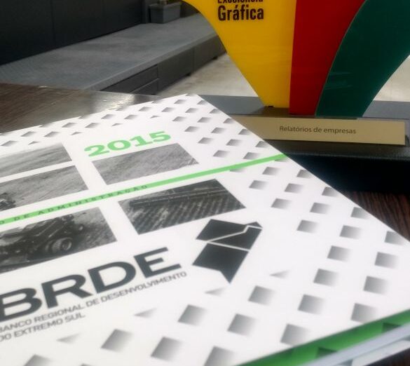 Relatório de Administração 2015 do BRDE ganha prêmio Relatório de Administração 2015 do BRDE ganha prêmio
