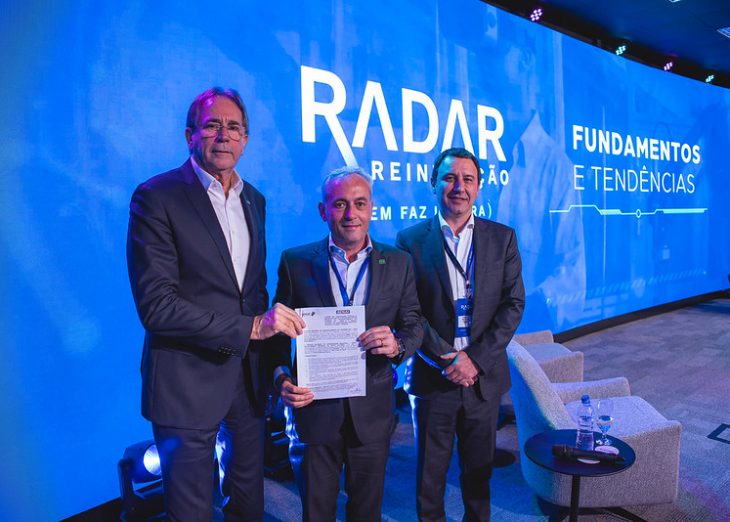 BRDE participa de evento sobre o futuro da indústria e assina parceria com Senai SC BRDE participa de evento sobre o futuro da indústria e assina parceria com Senai SC