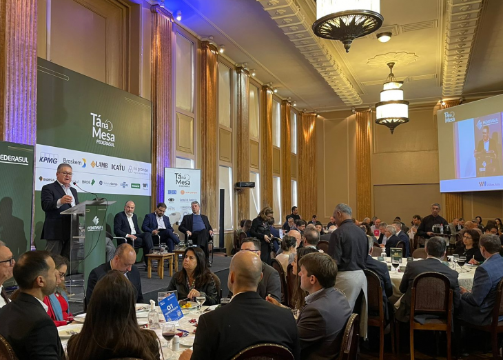 BRDE apresenta programa de crédito de apoio a empresas exportadoras em evento da Federasul BRDE apresenta programa de crédito de apoio a empresas exportadoras em evento da Federasul